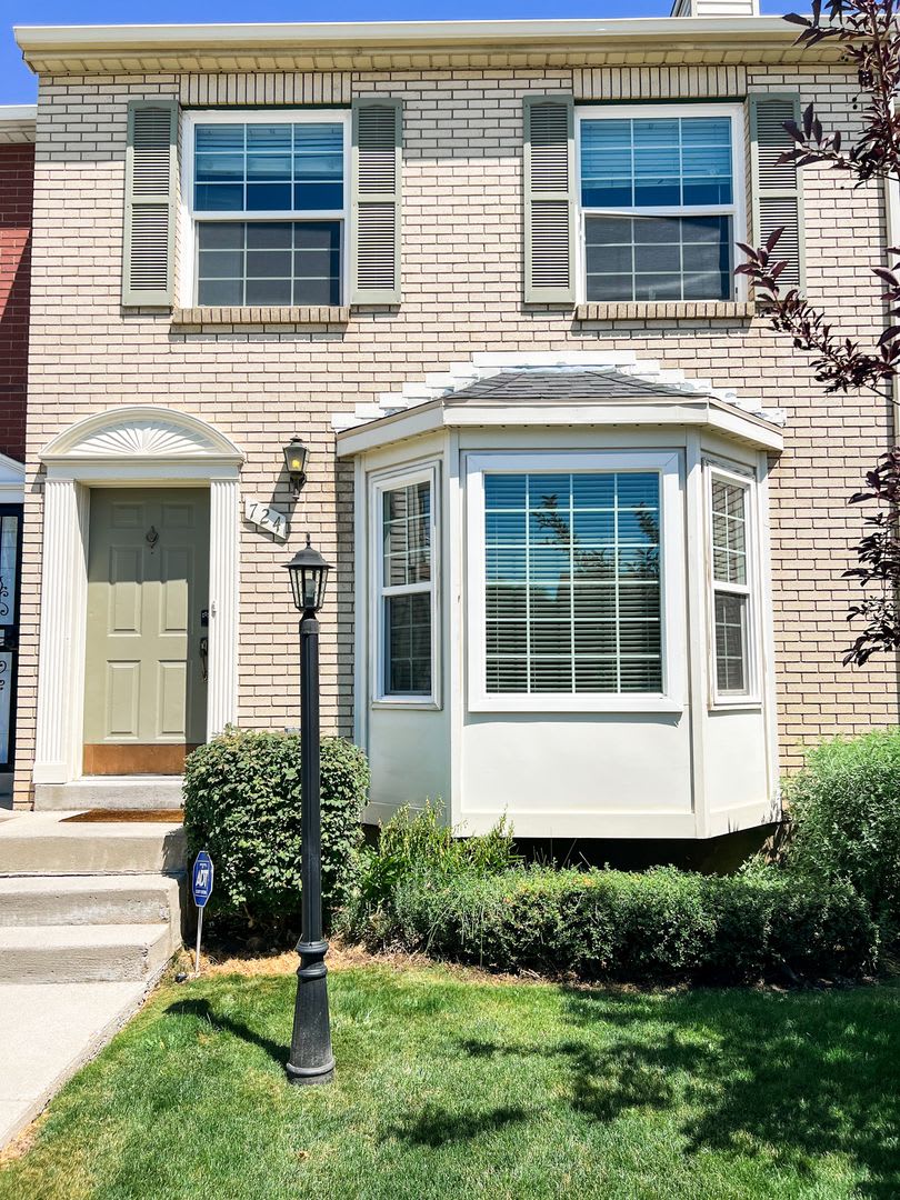 Great Town Home in Fantastic Location