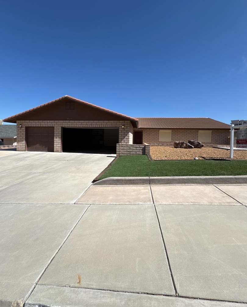 One level Boulder City lakeside  pool