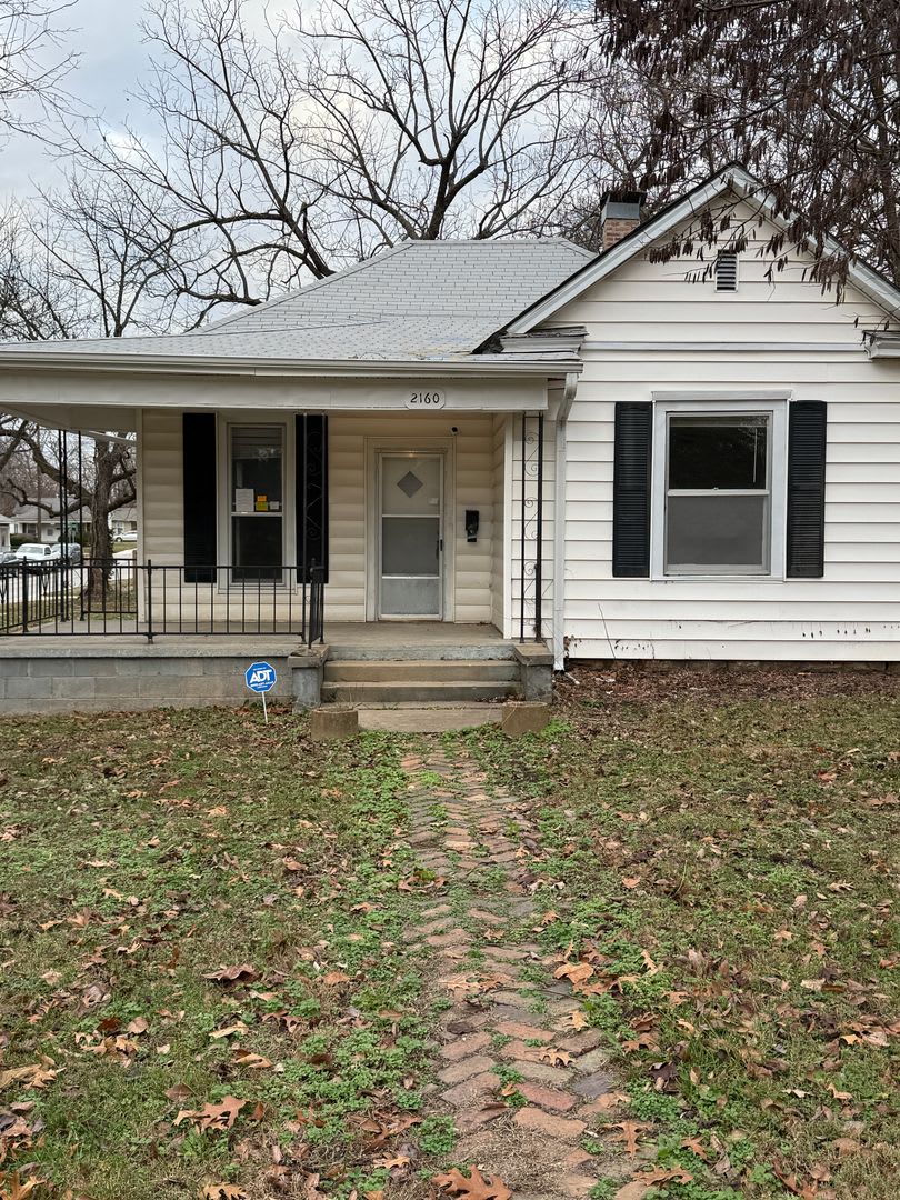 2 bedroom/1 bath house with 2 car garage