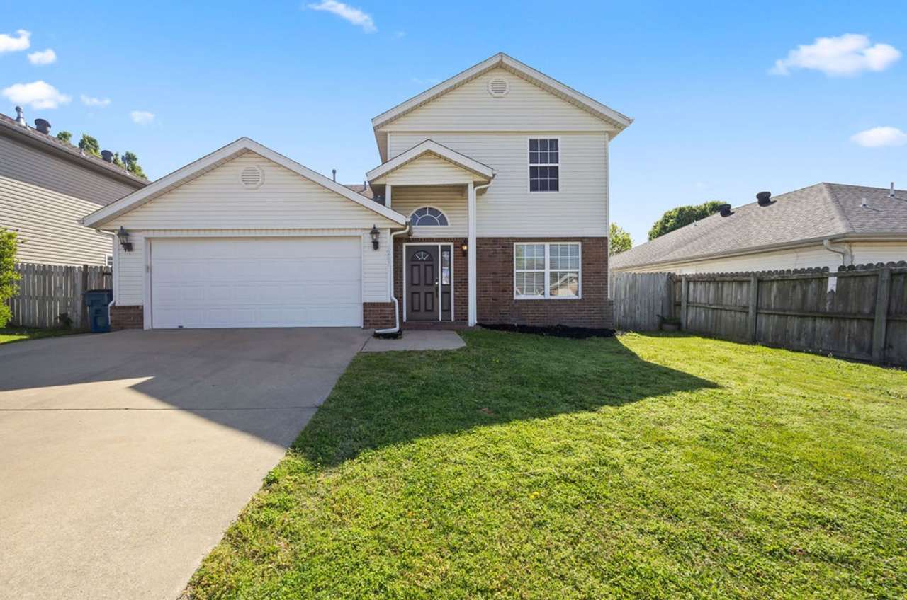 Spacious 3-Bedroom Home in Bentonville’s Eagle Crest Estates – First months rent 50% off!
