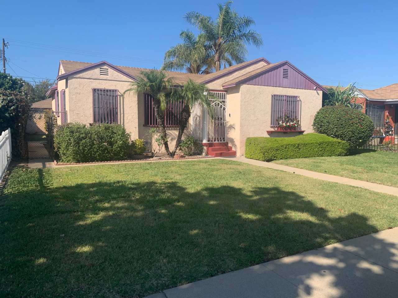 3bd/1ba home in Rosewood. Huge backyard and 2 car garage!!