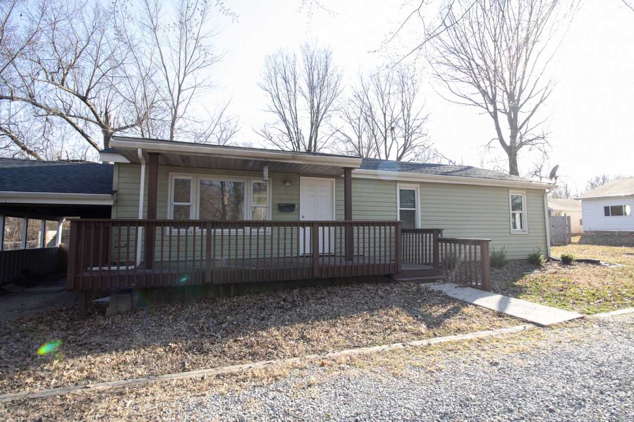 3 bd/1ba fenced in backyard 1400 Hunt Ct