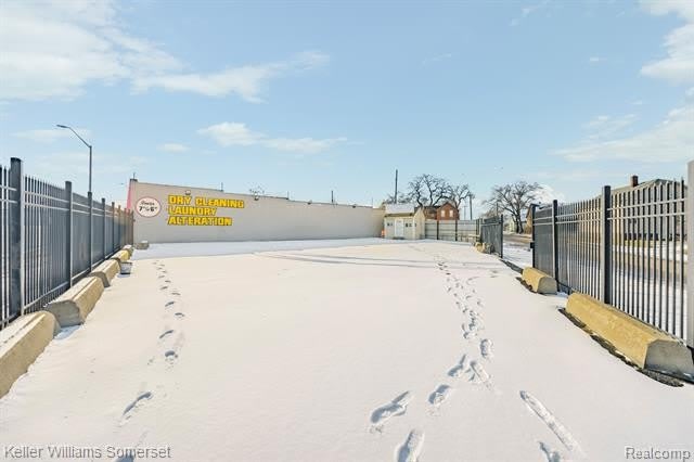 10333 GRATIOT Avenue