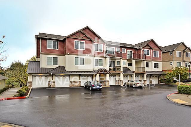 Light  Bright Timberland Condo in NW Portland MUST SEE!!! Garage Included