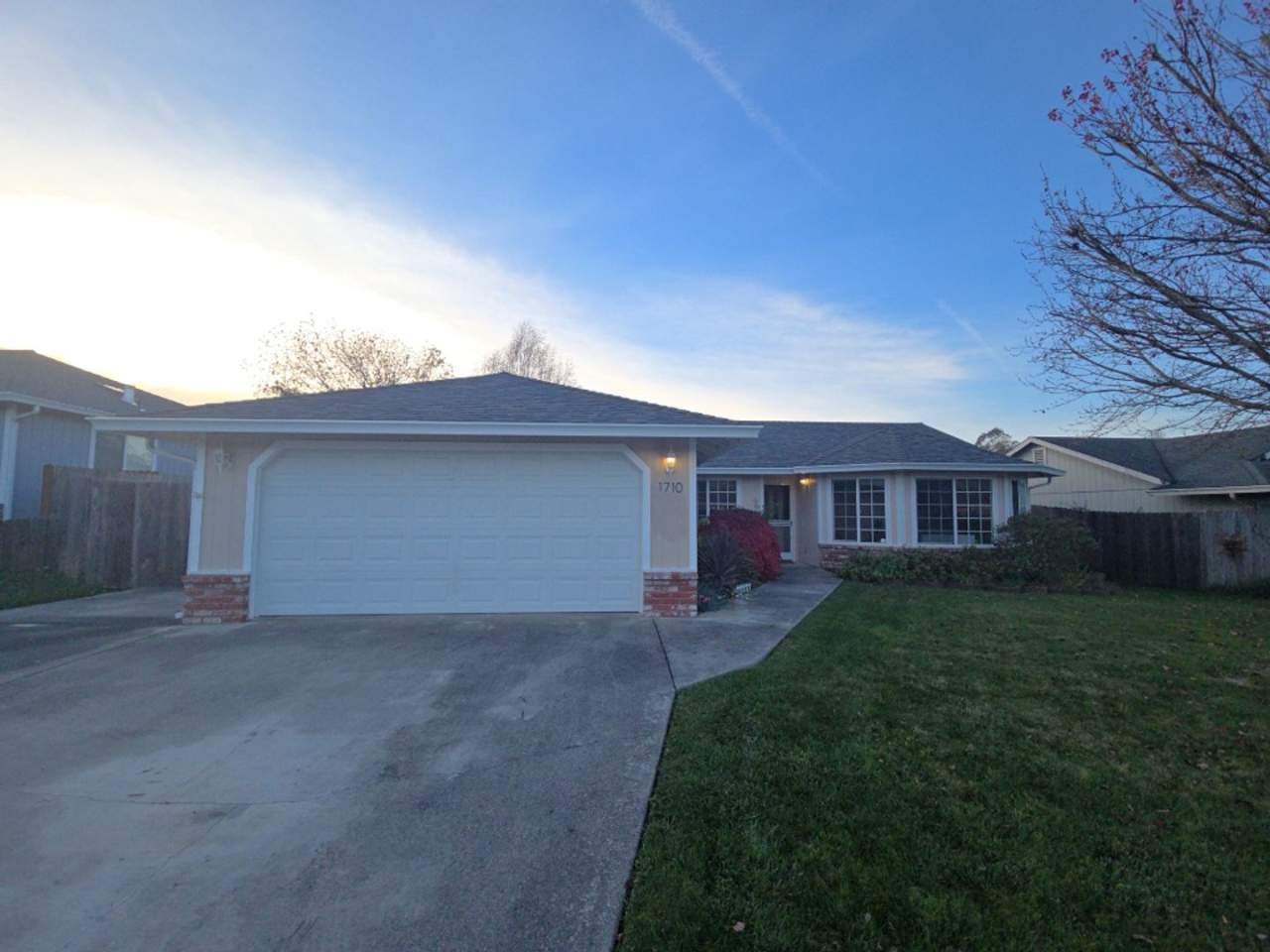 3DB/2BA Fortuna home on quiet road!