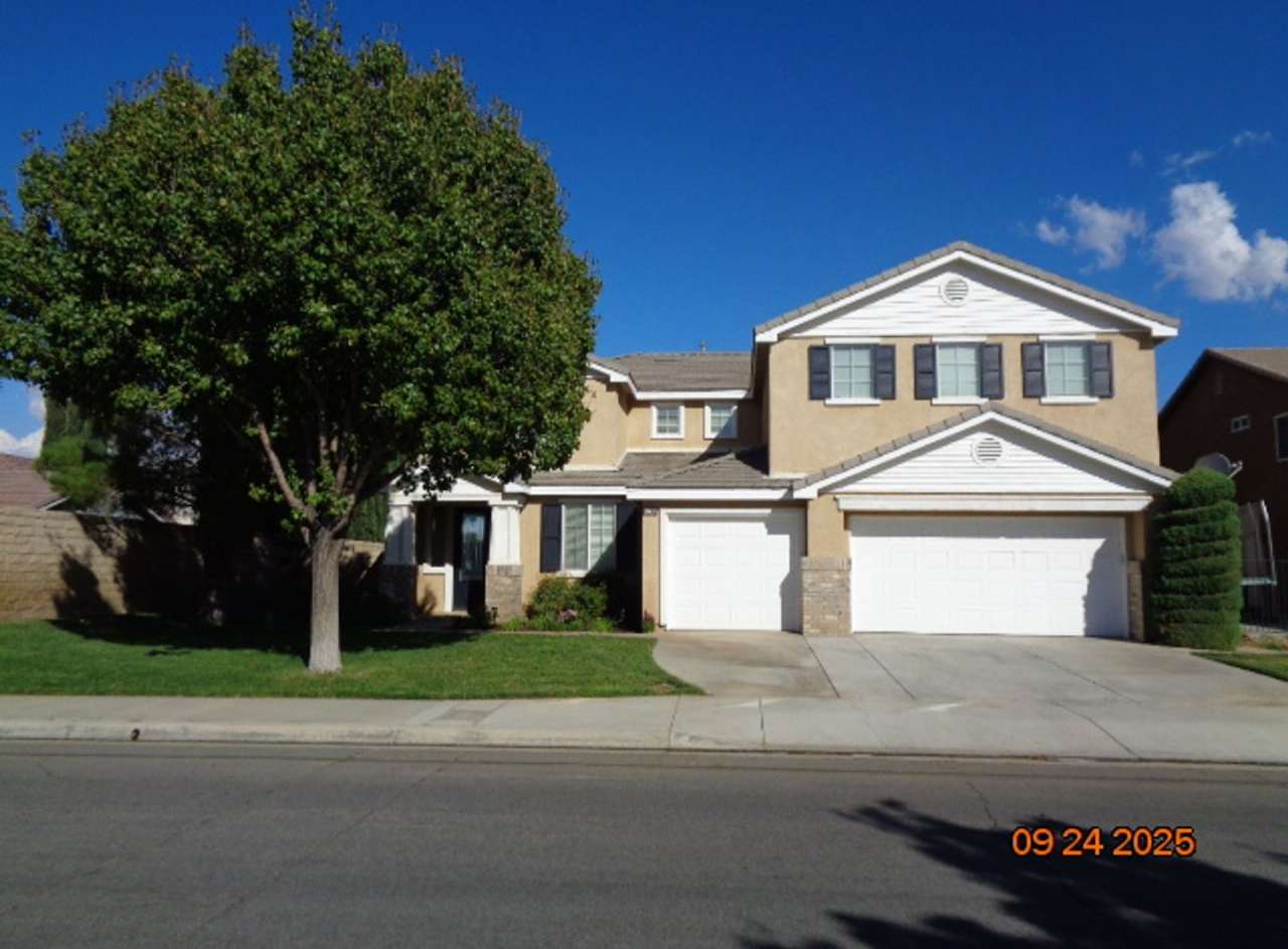 Spacious Quartz Hill 2 Story Home Offering 3663 sq. ft. and was Built in 2004