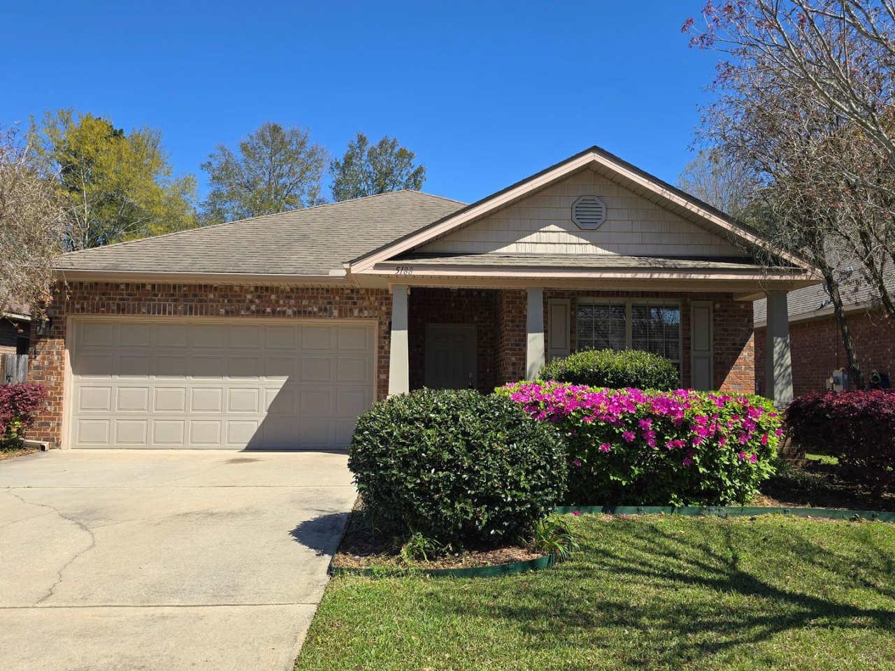 Parkwood Commons 3/2 plus bonus room and covered patio