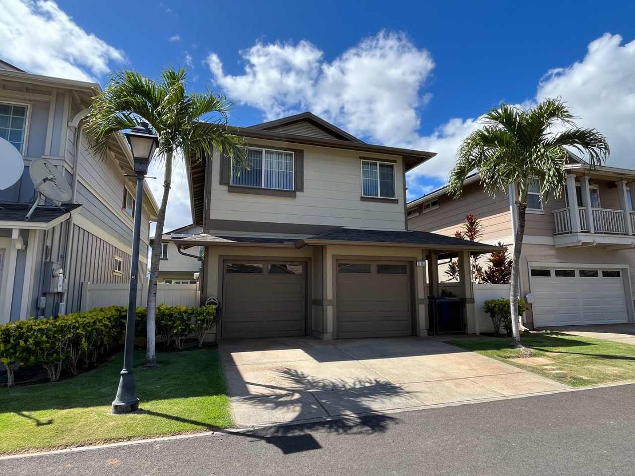 Ewa Beach (Montecito) - Must see!! 4 bedrooms, 2 story, enclosed yard, central AC, 2 car garage