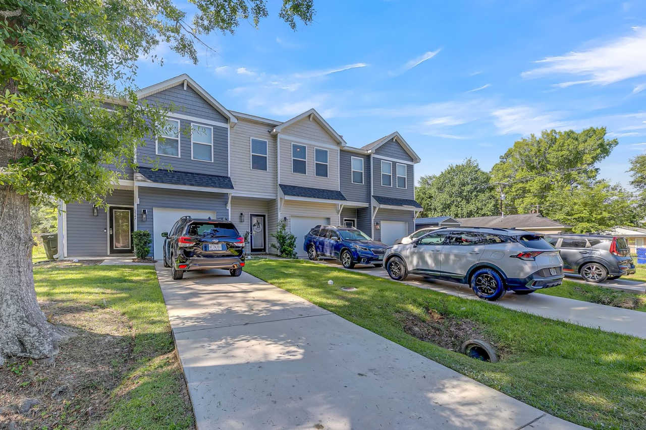 Gorgeous West Ashley Town home!