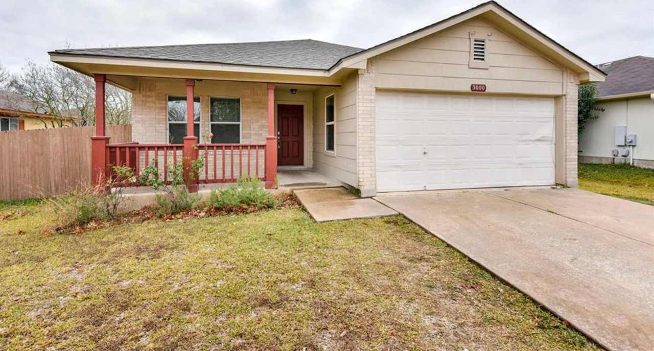 Spacious 4 bedroom/2 bathroom Available in August!