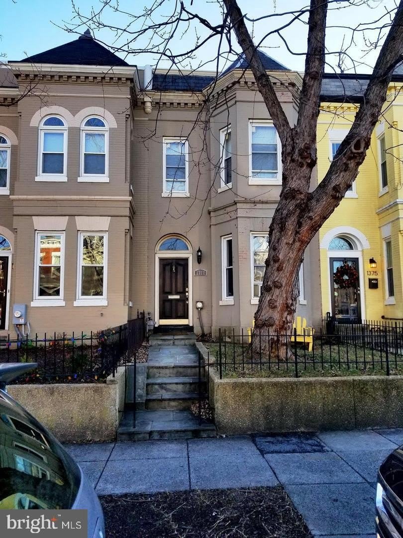 1377 F ST NE