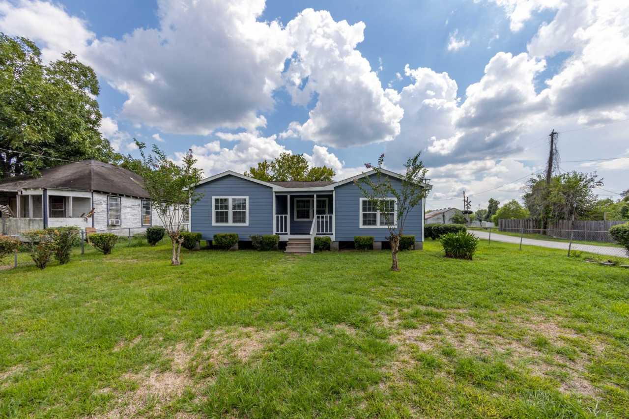 Cute and cozy 3 bedroom / 2 bath home in Liberty!