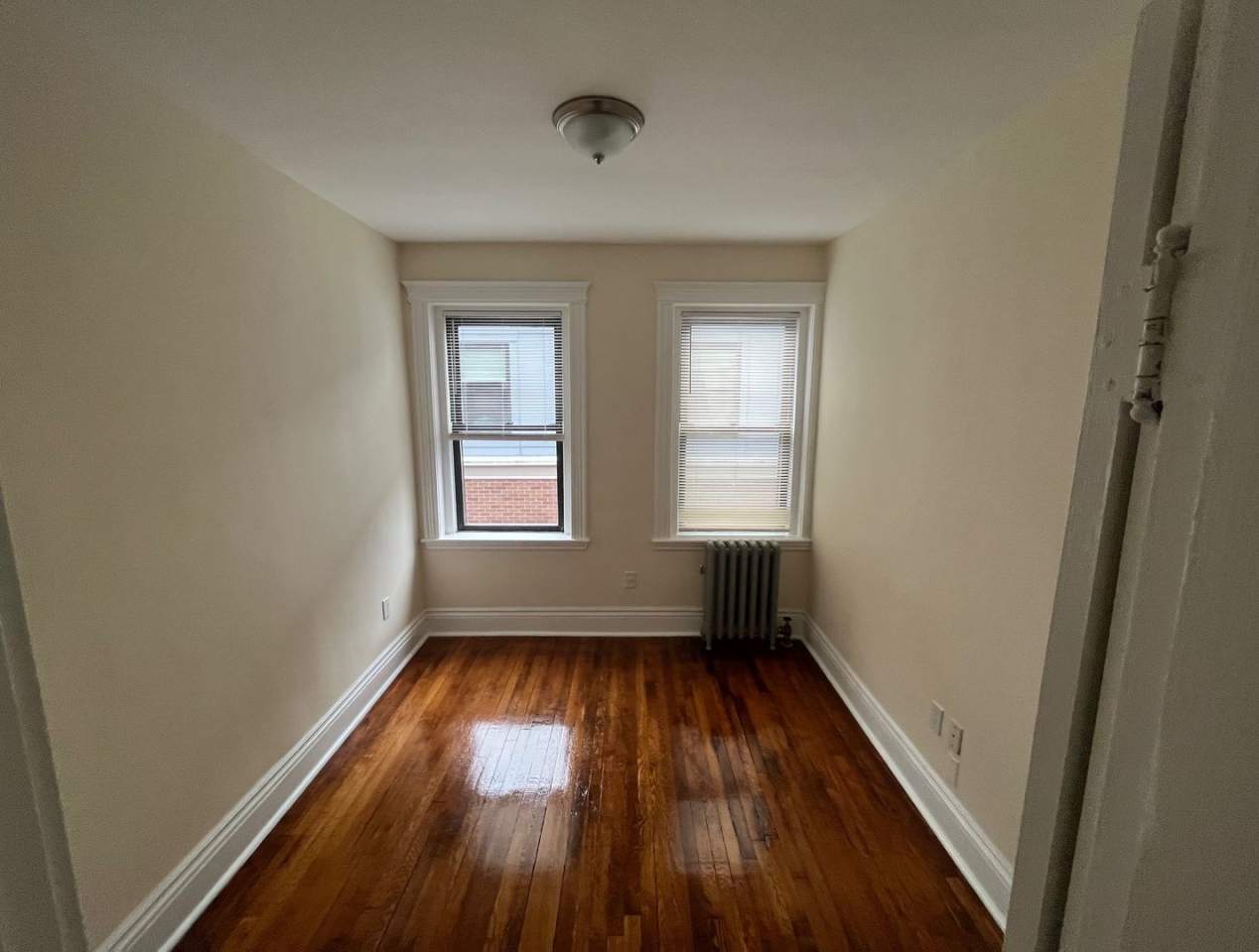 Beautiful 1 Bedroom Available Now (Fenway)
