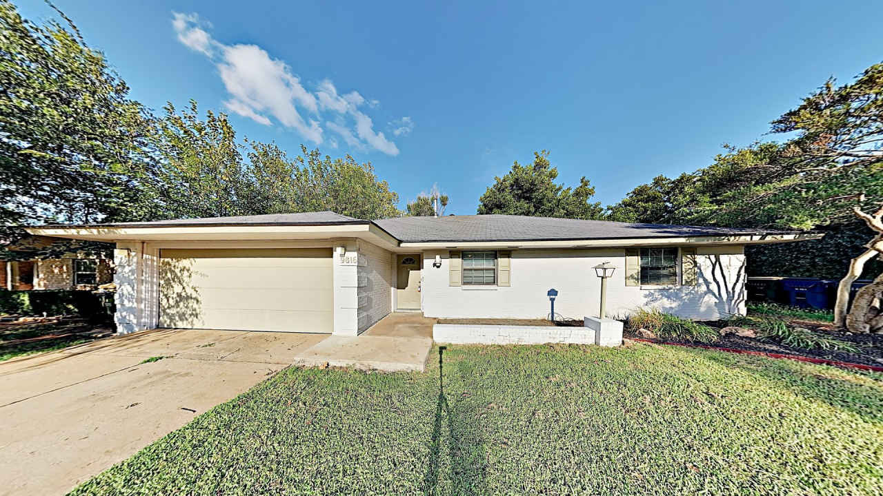 Charming Home In The Village!