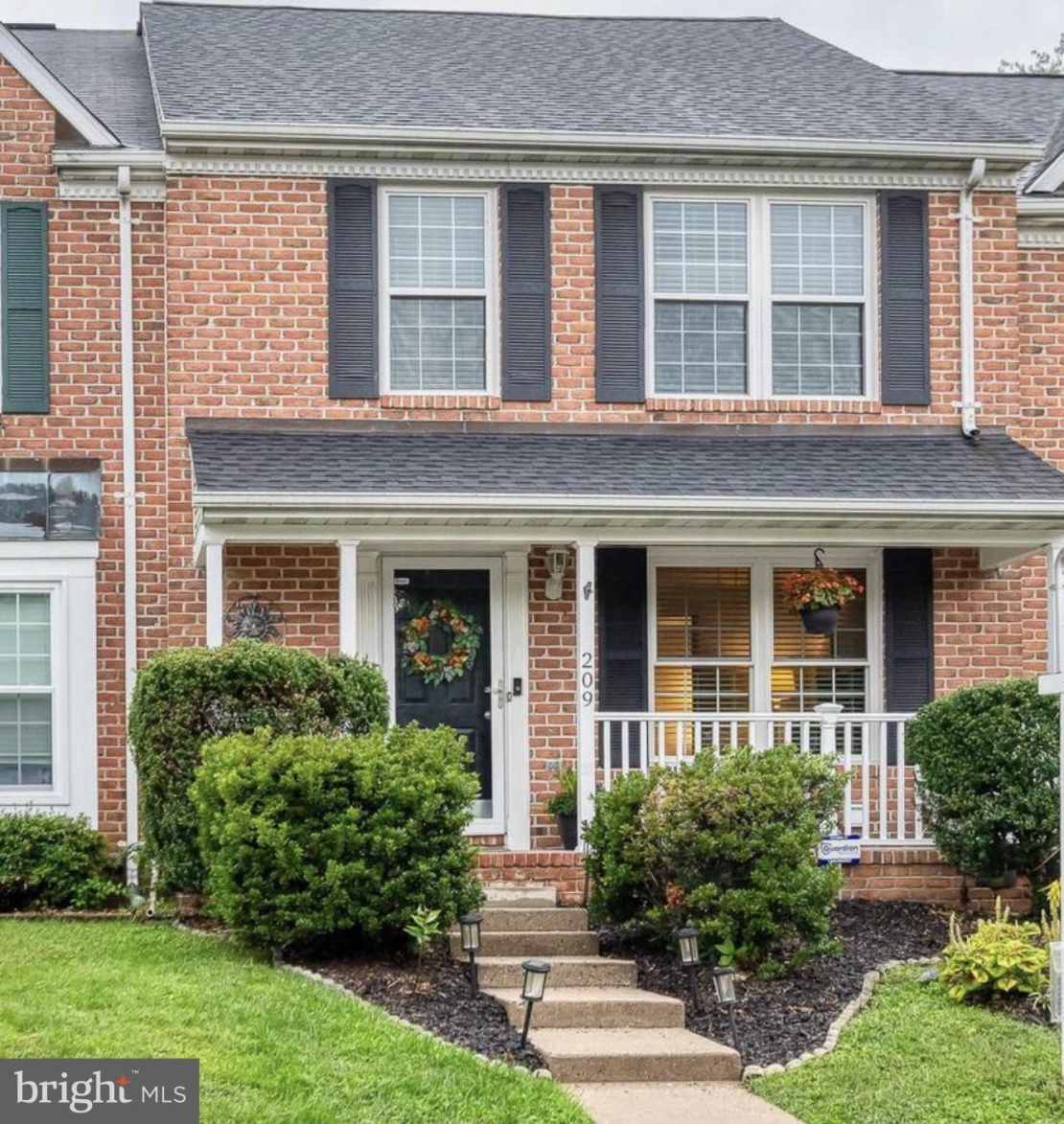 209 HUNTERS RUN Terrace