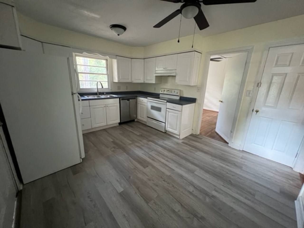 3 bed 2 bath! UPSTAIRS!!