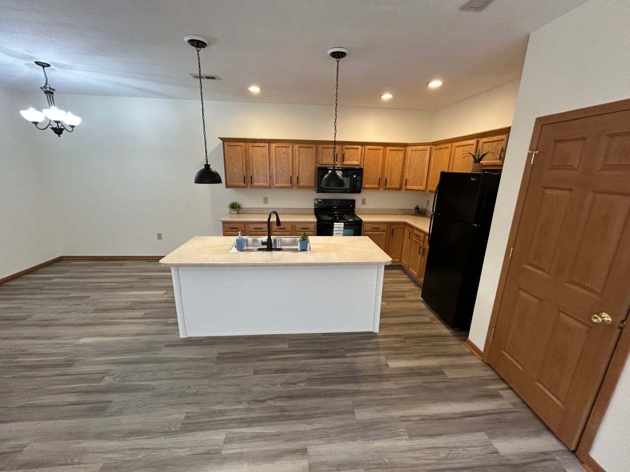 Modern  Spacious 3-Bedroom Ranch Condo – Available Now in Troy, OH!