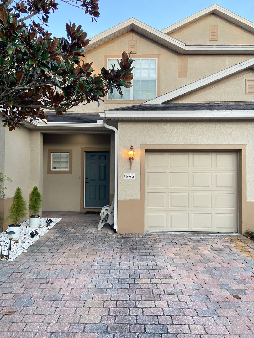 Beautiful 3 Bed/2.5 Bath Townhome in the Desirable City of Casselberry!!