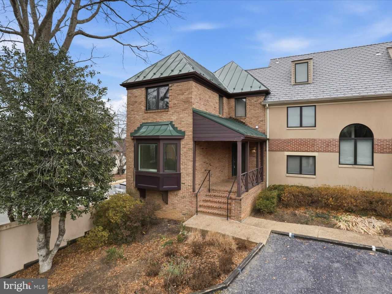 218 E MARSHALL Street