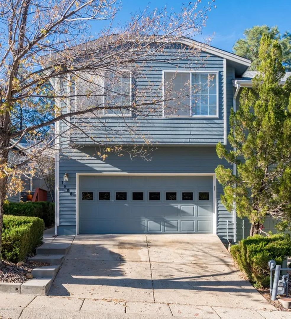 4 bedroom 3 bath 2 car garage- Large Townhome In *Timber Ridge Subdivision*