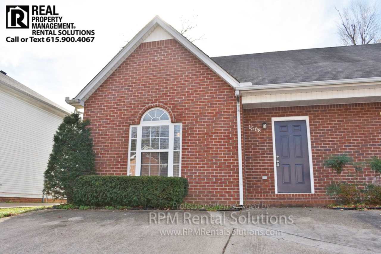 Wonderful 3BR/2BA duplex 1 minute from MTSU!