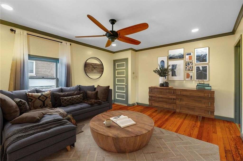 2302 1/2 Blaisdell Avenue S