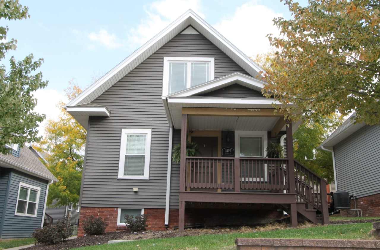The Doll House -- Cool Two Bedroom at The Cottages on Vinton!