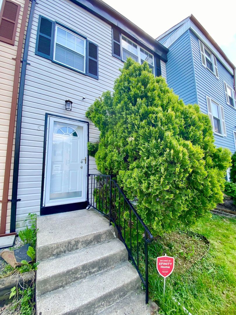 Charming 3 Bedroom/ 1.5 Bathroom Townhome in Rosedale, MD!