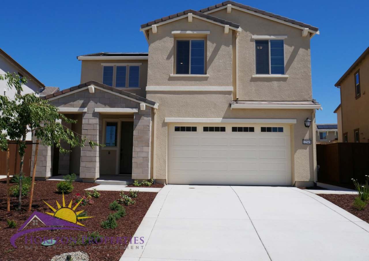 Modern Two-story 3 Bed 2.5 Bath 1,638 sqft Rancho Cordova Solar Home