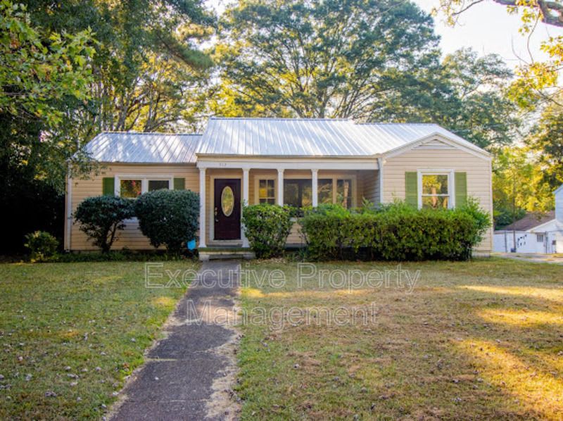 912 Meadowbrook  Drive