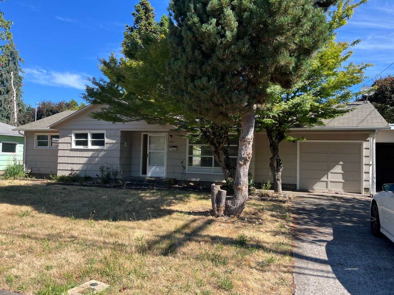 New flooring, New Paint. Garage  Carport