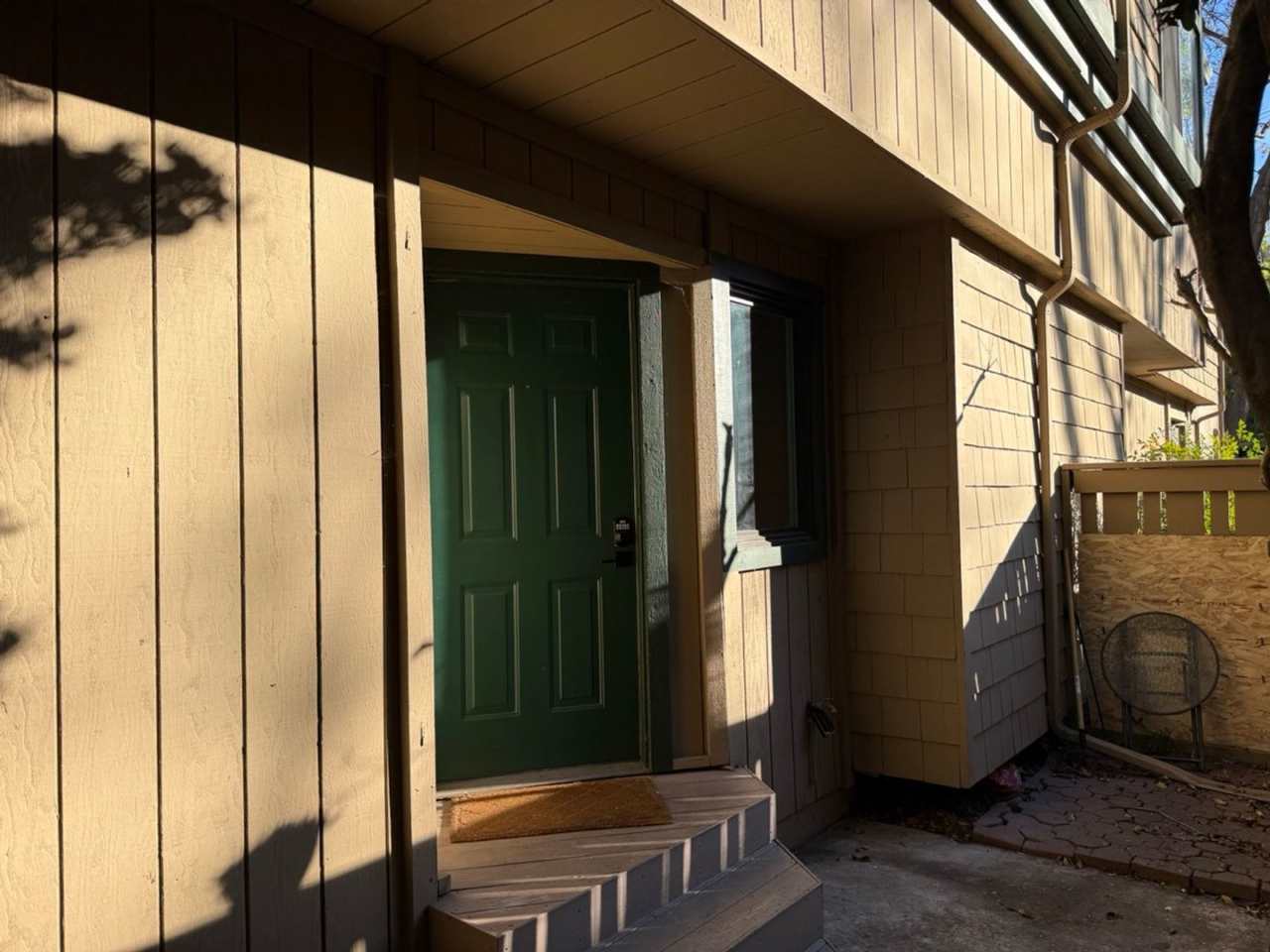 Well Appointed 3 Bedroom 2.5 Bath Townhome in Perfect Campbell Location!