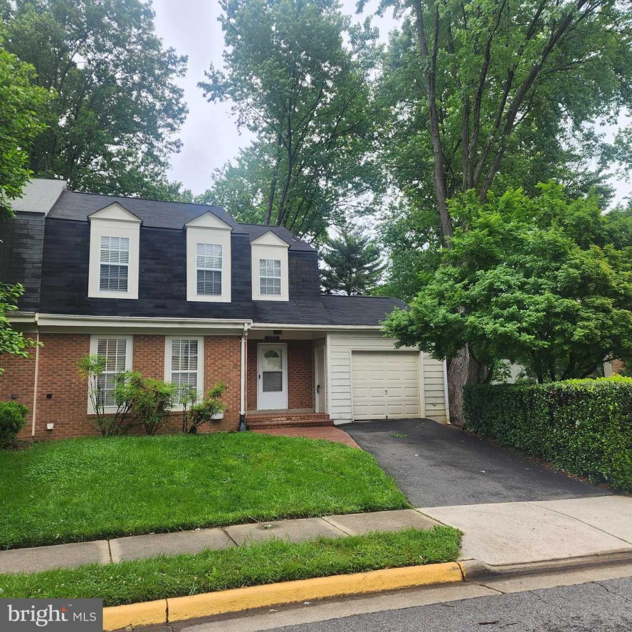 10024 DOWNEYS WOOD Court