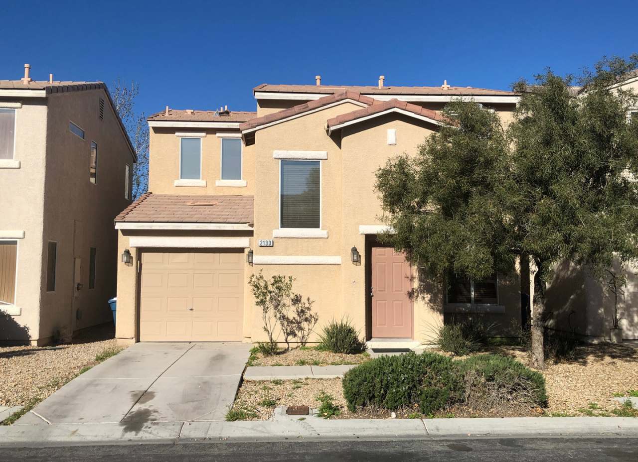 Gorgeous 2Bed/2Bath/1Car 2-Story Home located in Sunrise Manor- Make the Move for Less: $300 Off Move-In Fees!!