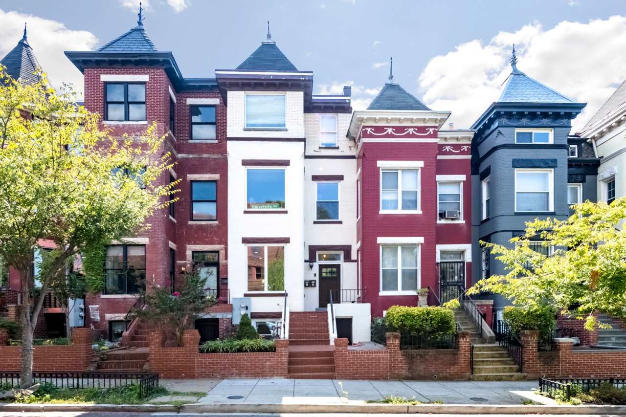 3 Bed 2.5 Bath - Bloomingdale Condo - 1 Assigned Parking Space