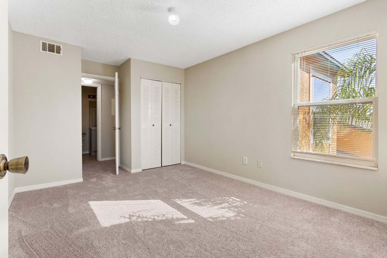 Venetian Place - 833