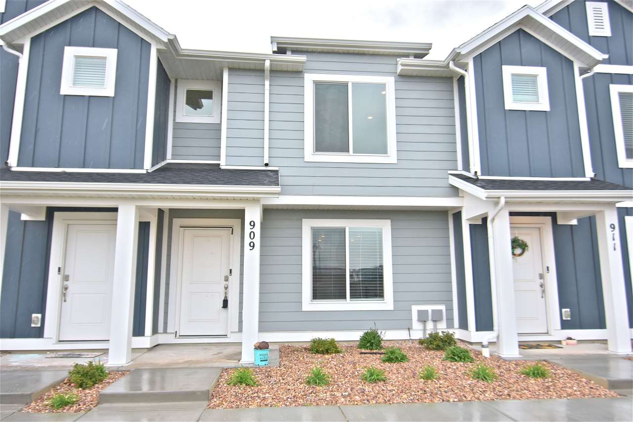 909 E Barrelman Ct