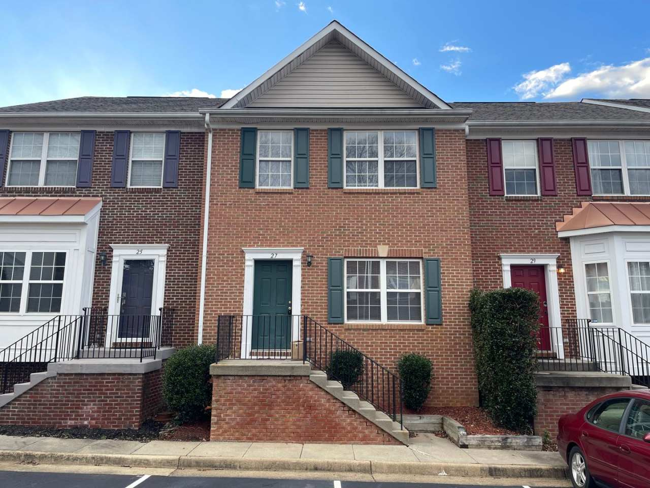 UPDATED TOWNHOUSE IN FREDERICKSBURG - CLOSE TO LEELAND STATION VRE