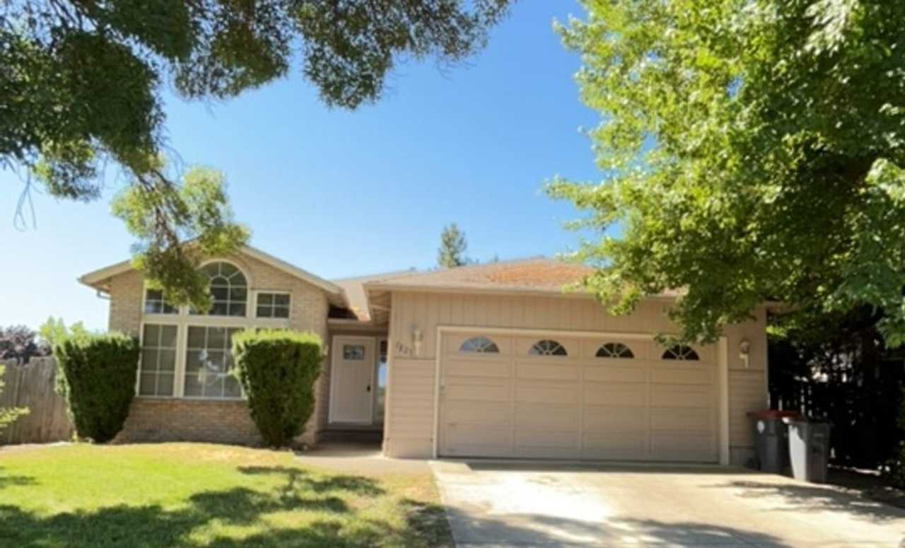 3 Bedroom 2 bath house available!