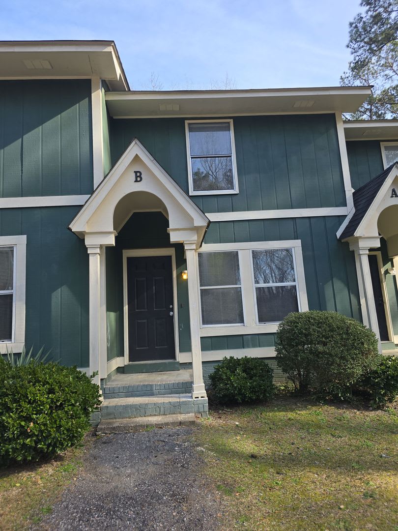 2 bed 1.5 bath town home near Prisma Health