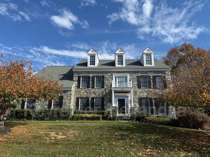 13568 Heritage Farms Dr