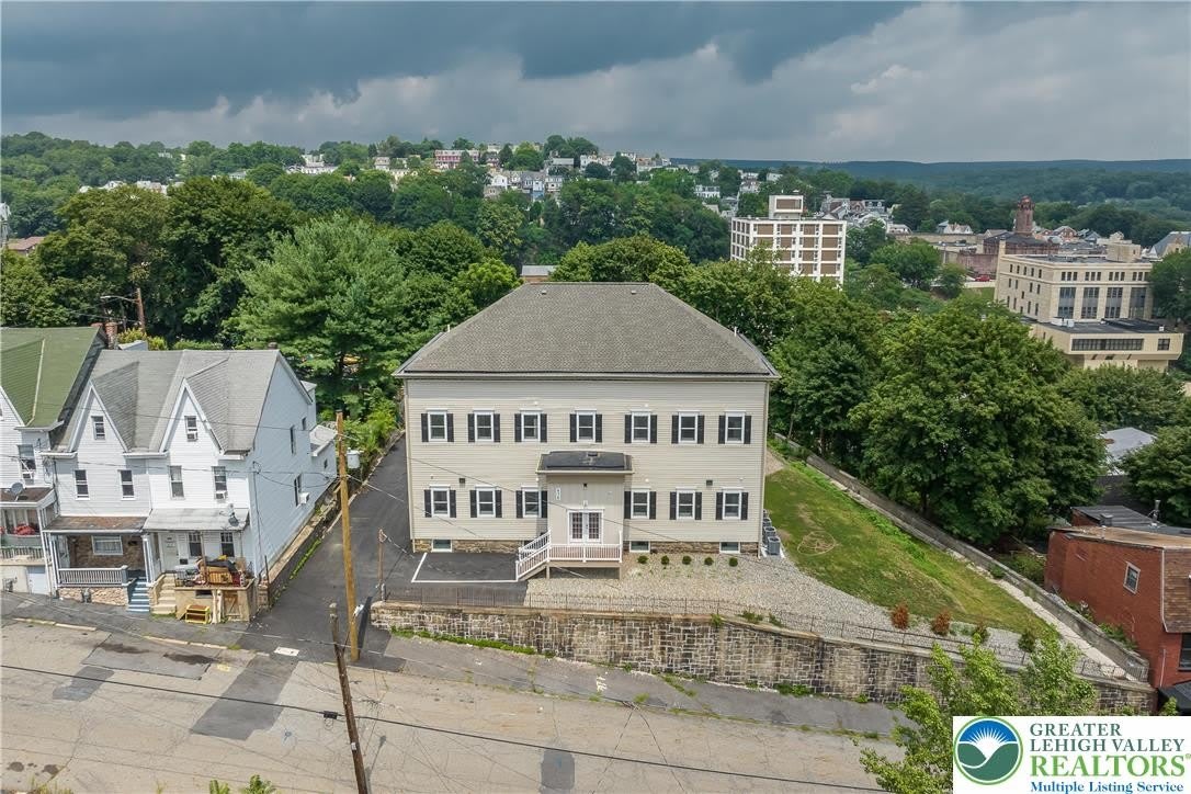 418 W Race Street unit: 3