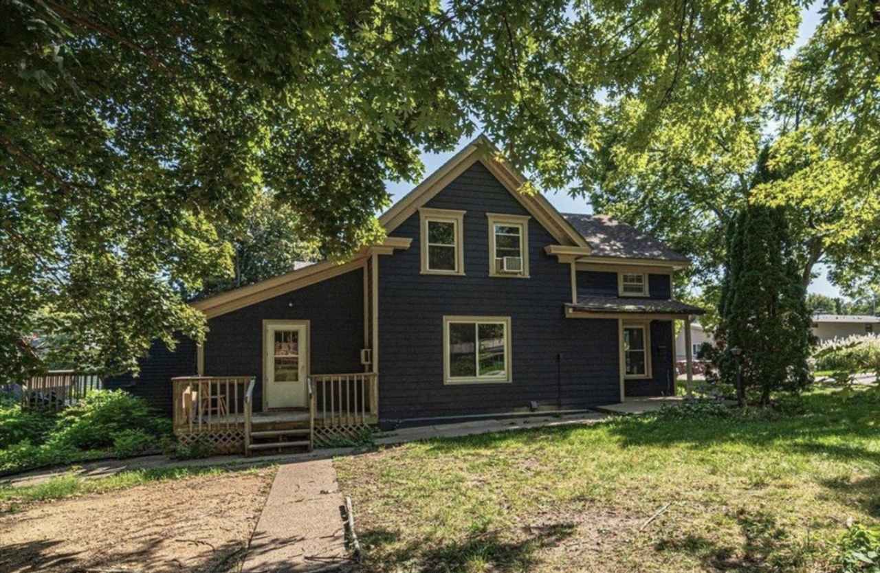 Beautiful 3-Bed 1-Bath Available Now in Hastings!