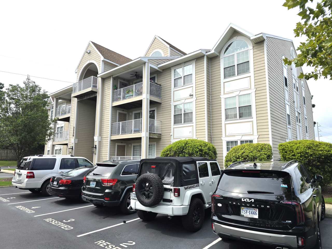 2236 Lesner Crescent - 1