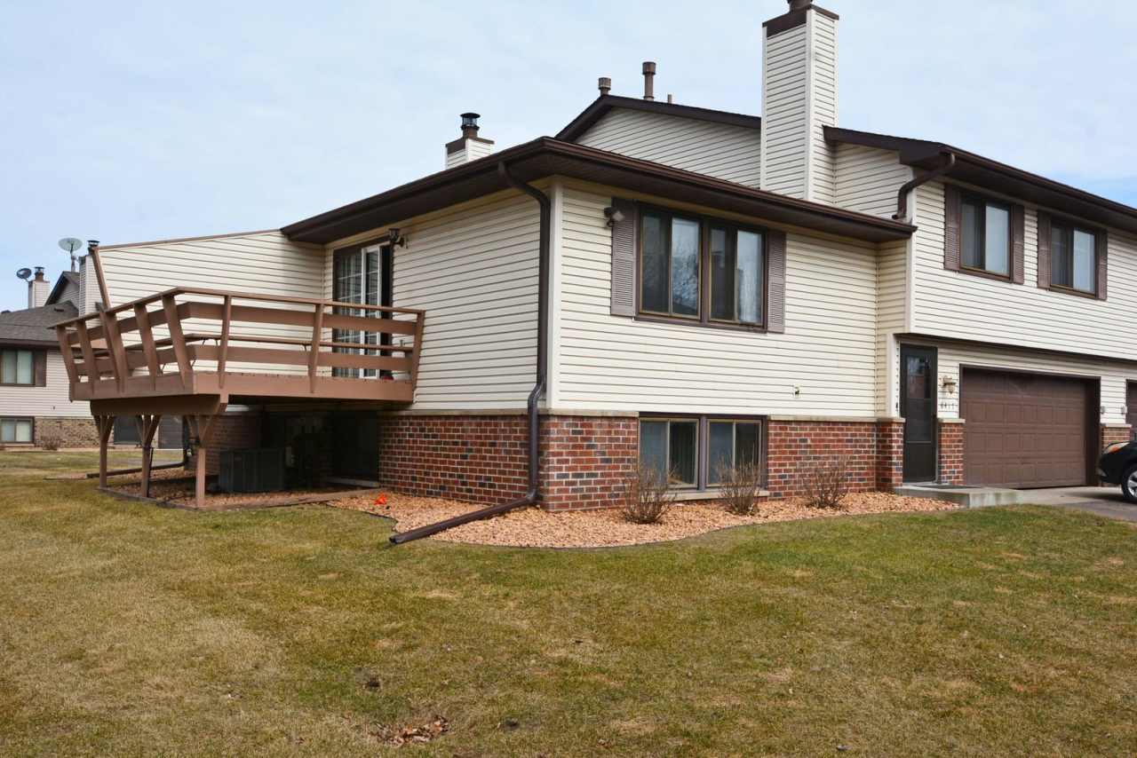 Charming 2-Bedroom Townhouse in Quiet Brooklyn Park Neighborhood!