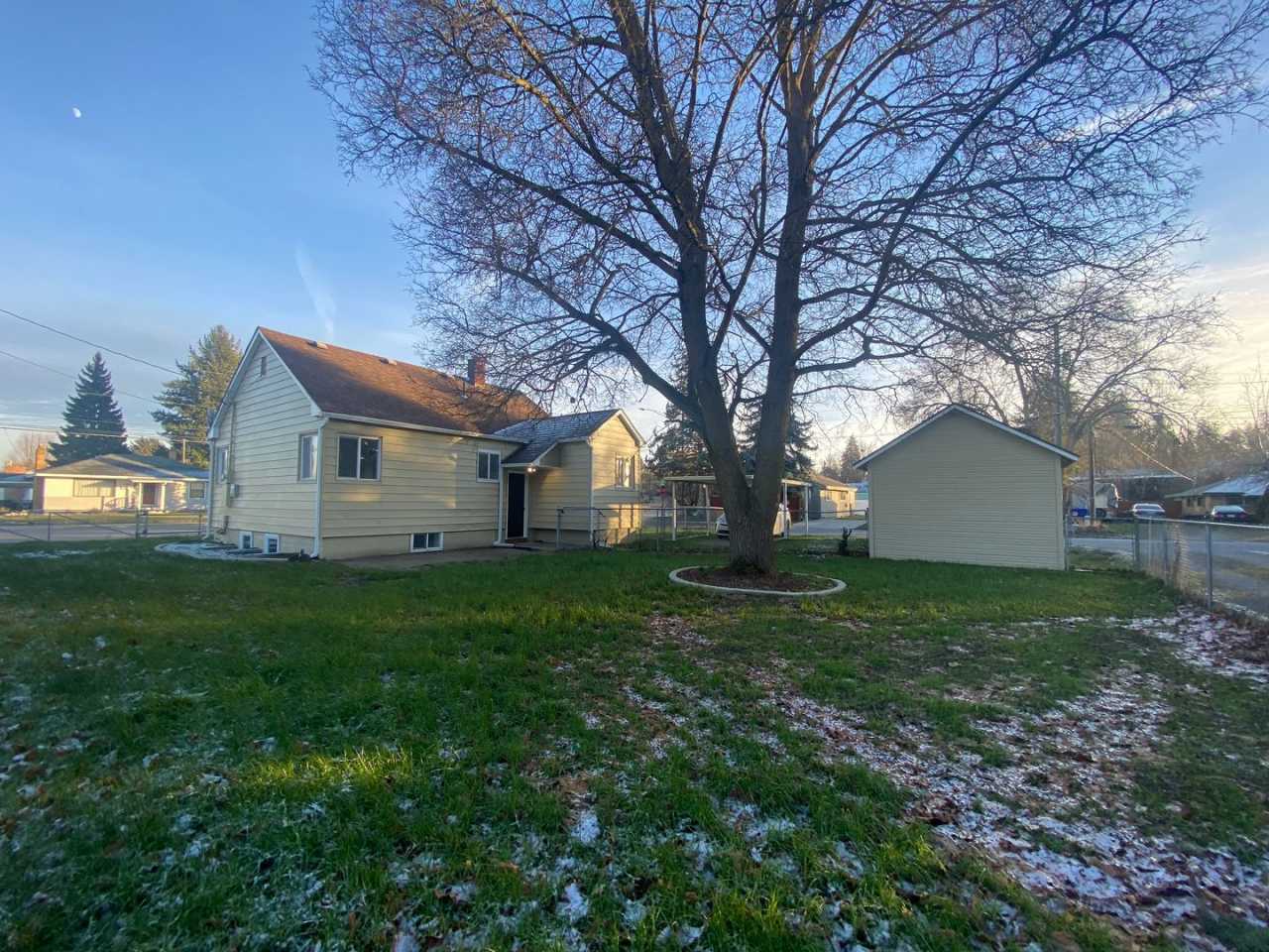 Move in special ONE month free – Spacious 4-Bedroom, 2-Bath Home in Spokane Valley