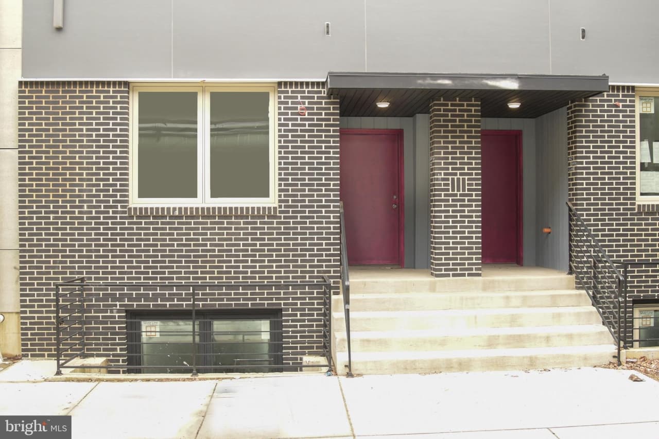 1818 N FRONT Street unit: B