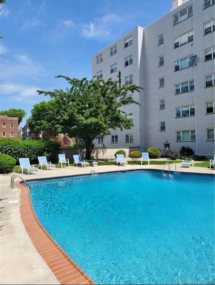 887 Farmington Avenue