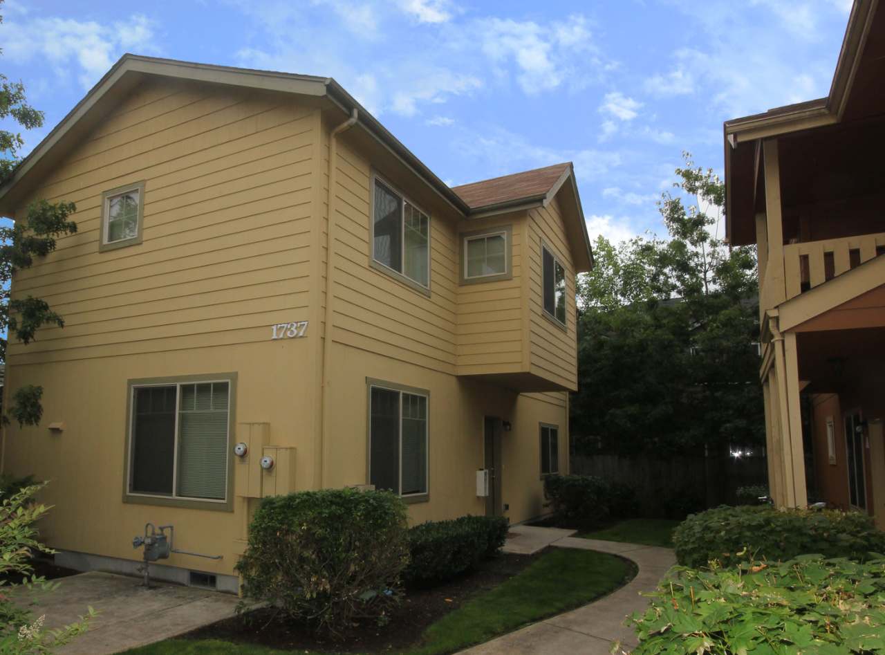 Large Campus area 4 Bed House includes W, S, G, storage unit  much more!