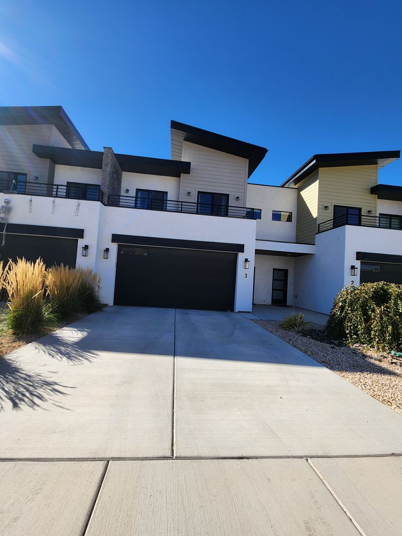 Modern 3-Bedroom Home with Balcony for Rent in Cedar City, UT